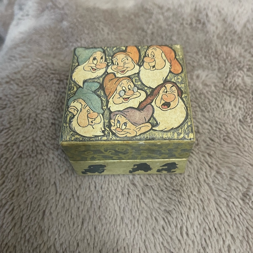 Disney Seven Dwarfs Box